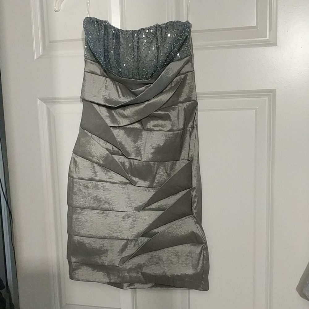 Size 3 formal dress EUC